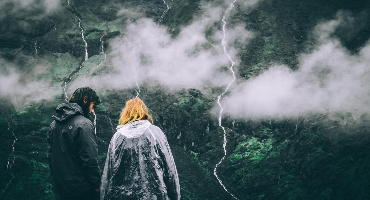 Relationship conflict and emotional distance between partners in nature setting